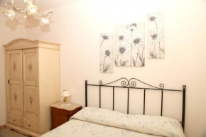 2 bedrooms house with furnished garden and wifi at Marsala 5 km away from the beach, Marsala